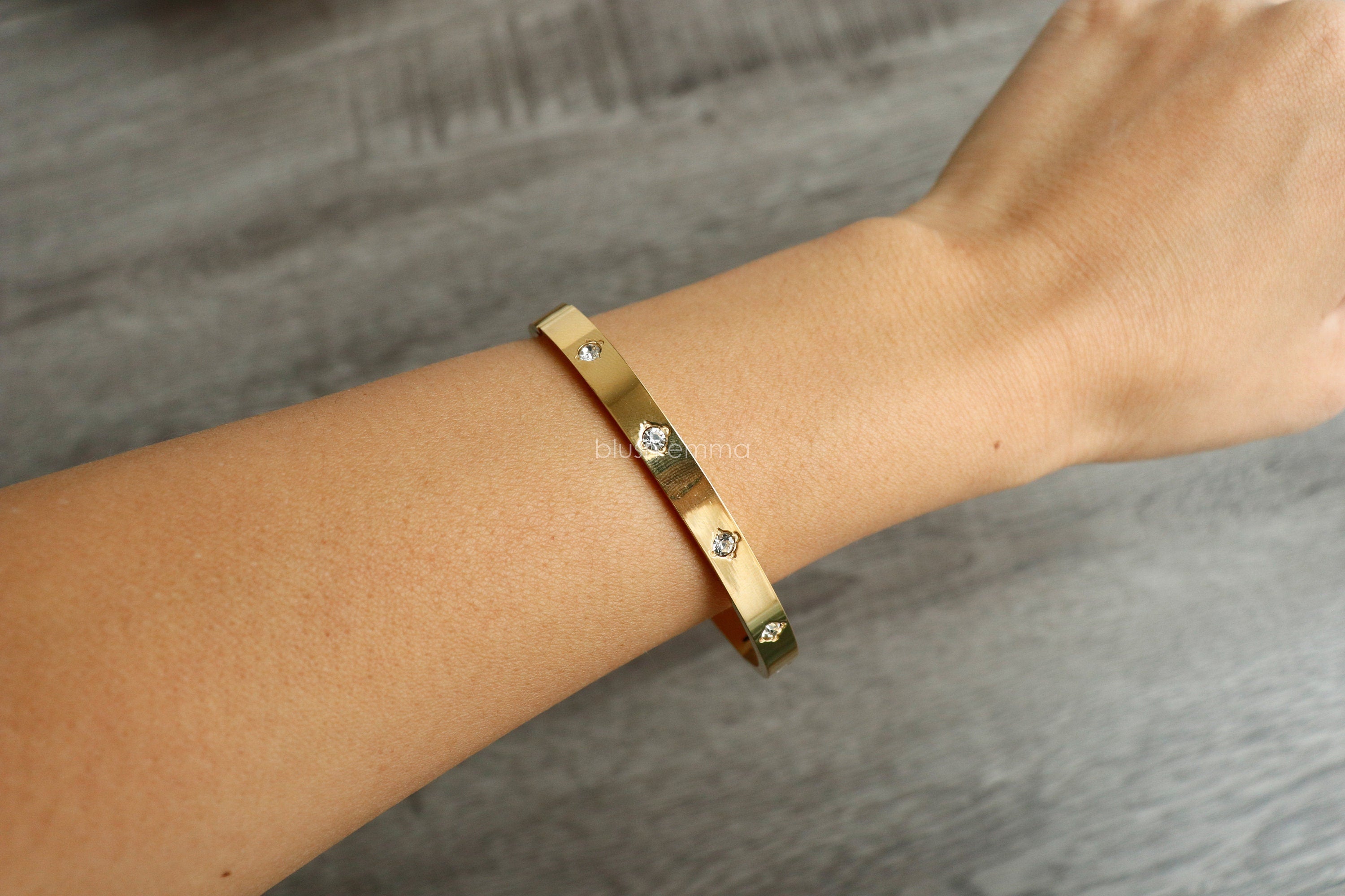 Wide Stainless Steel Oval Cuff Hinge Latch Bangle