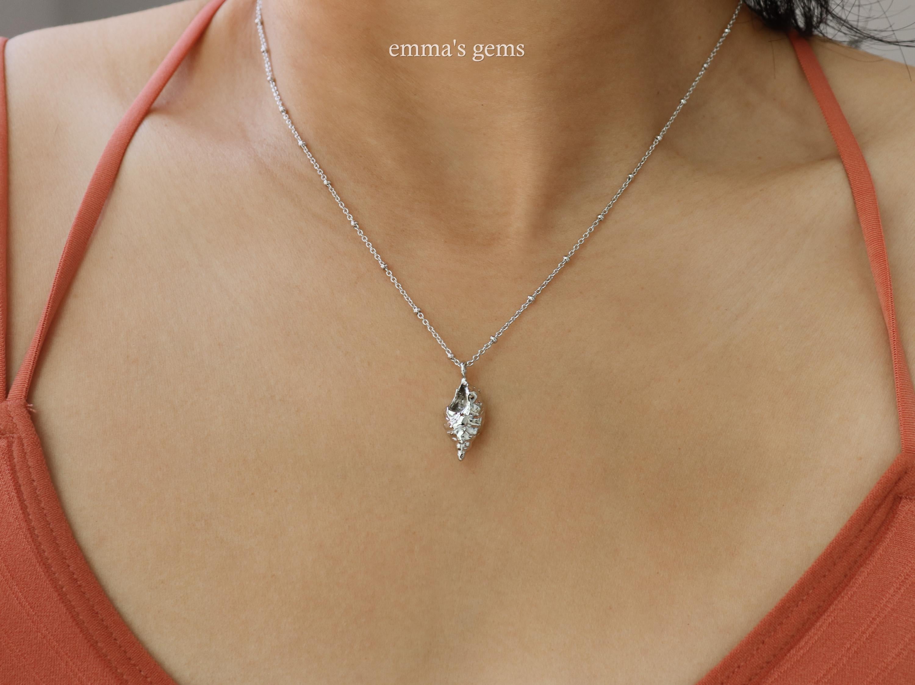 Realistic Spiral Conch Shell necklace, Satellite Chain