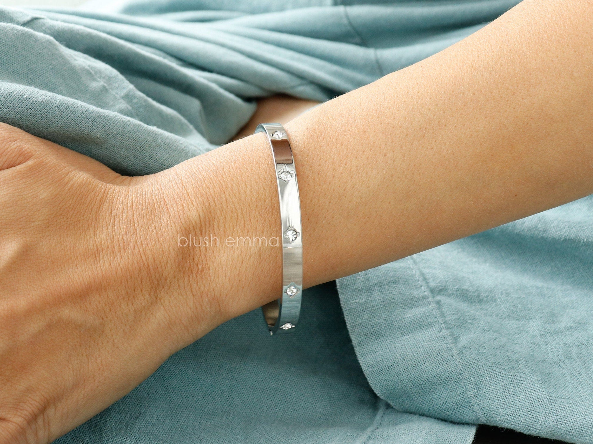 Wide Stainless Steel Oval Cuff Hinge Latch Bangle