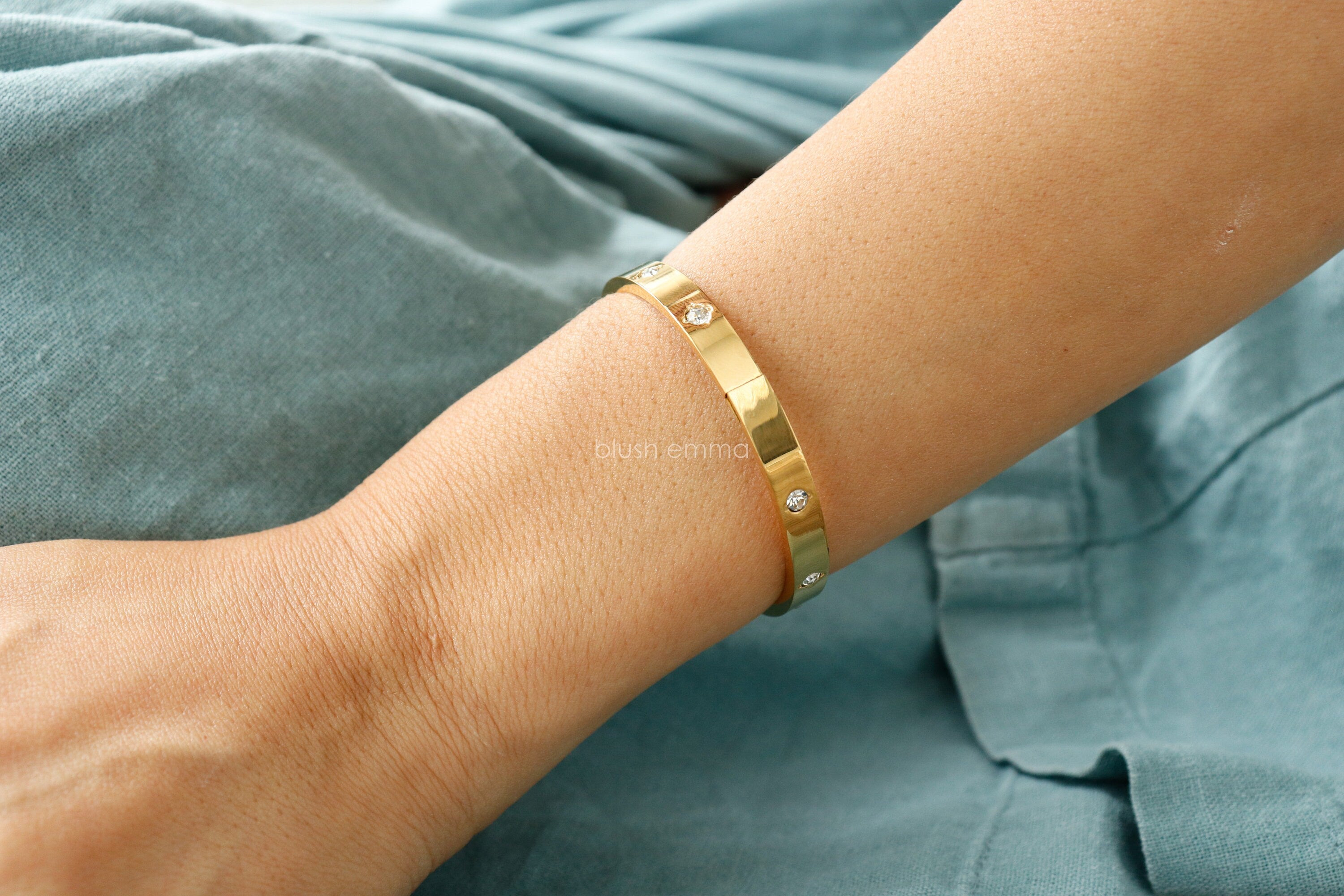 Wide Stainless Steel Oval Cuff Hinge Latch Bangle