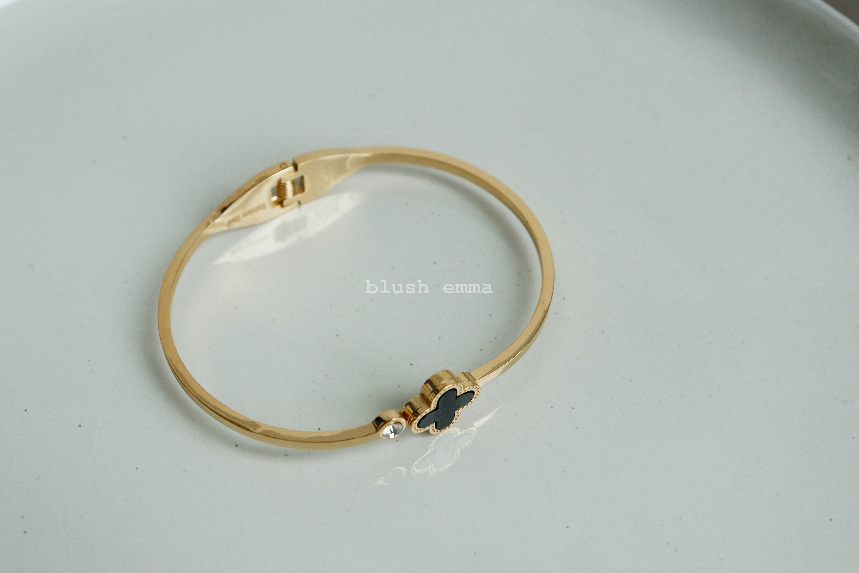 Black Clover with Accent Cubic Spring Bangle Bracelet