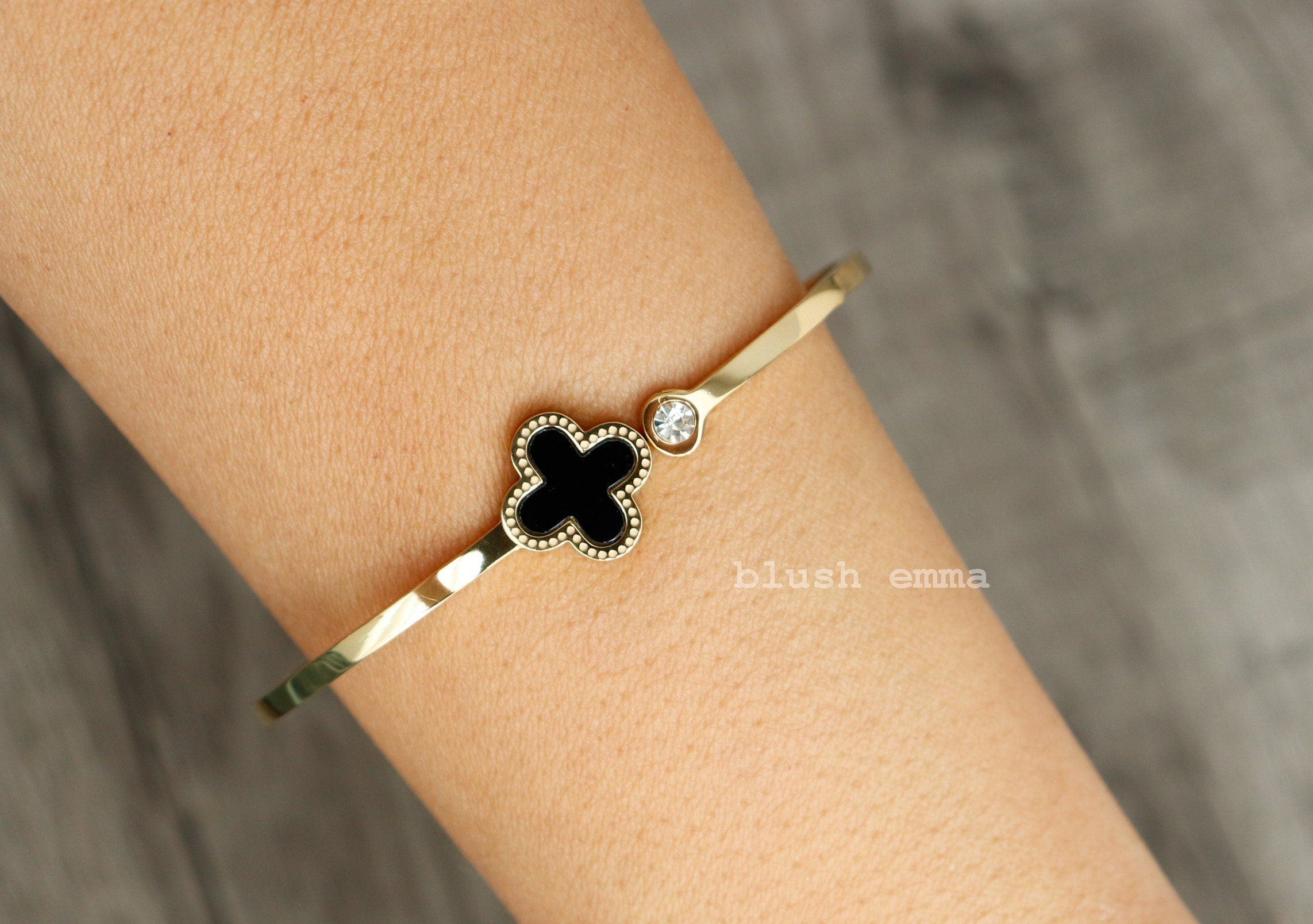 Black Clover with Accent Cubic Spring Bangle Bracelet