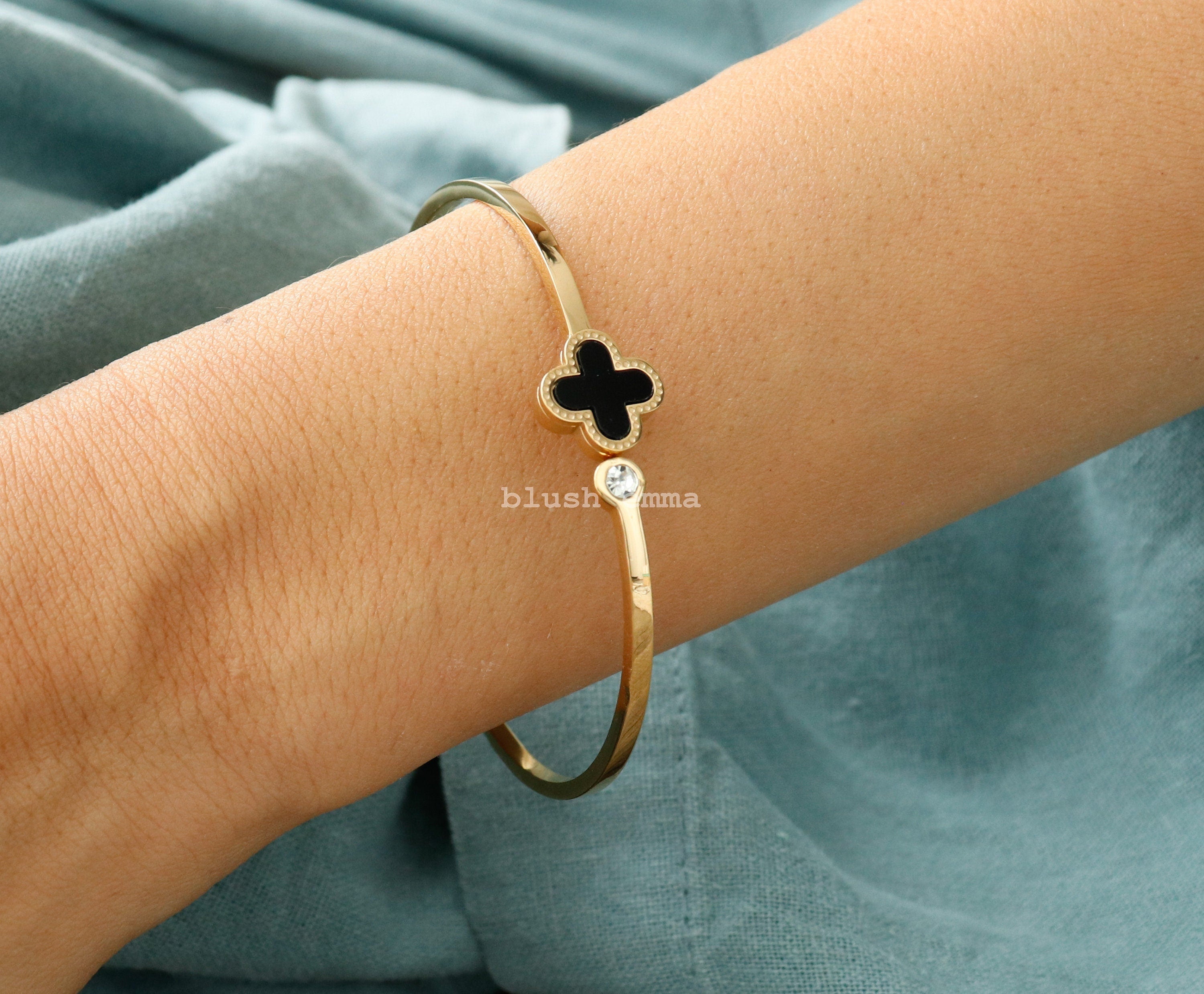 Black Clover with Accent Cubic Spring Bangle Bracelet
