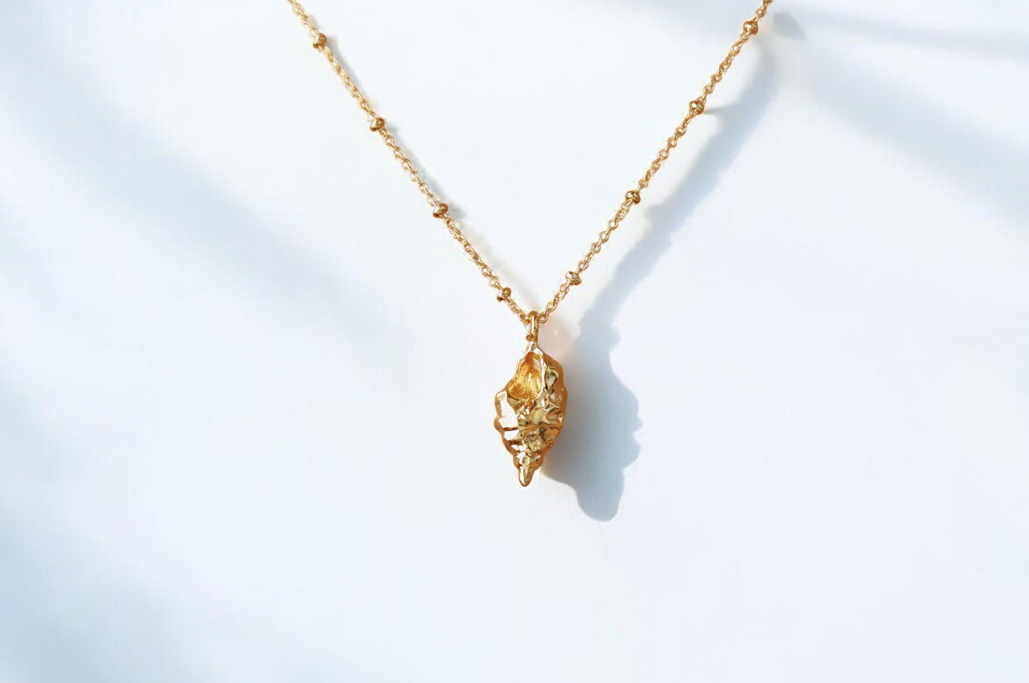Realistic Spiral Conch Shell necklace, Satellite Chain